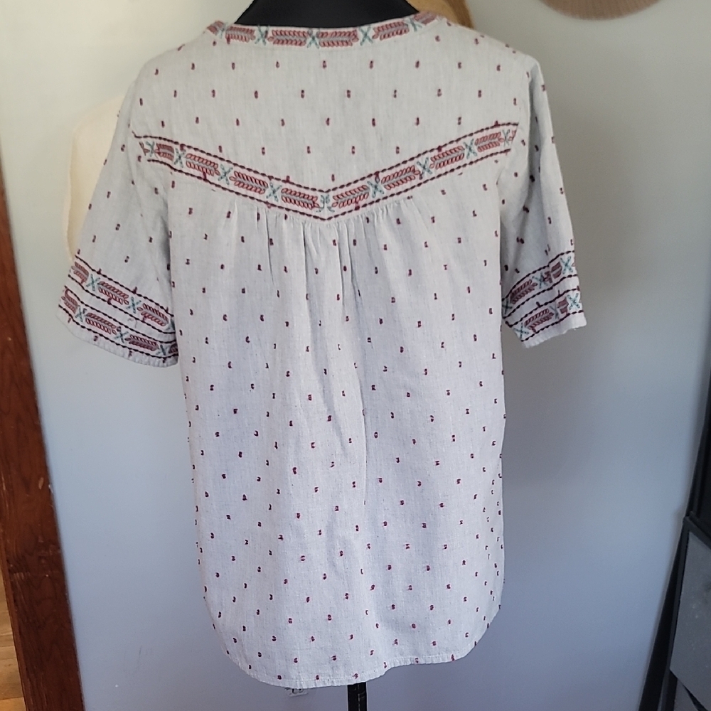 Bob Timberlake Light Gray Blouse with Red and Blue Embroidery - Picture 6 of 8